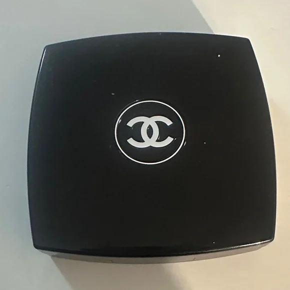 CHANEL Vibrant Red Blush with Brush - Picture 4 of 6